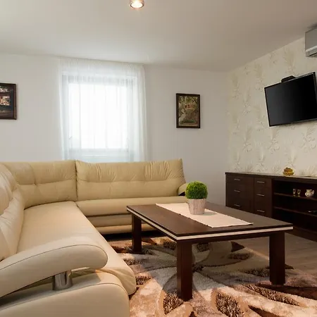 La Apartmanhotel Nagyszombat