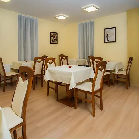 Apartmanhotel La 3*